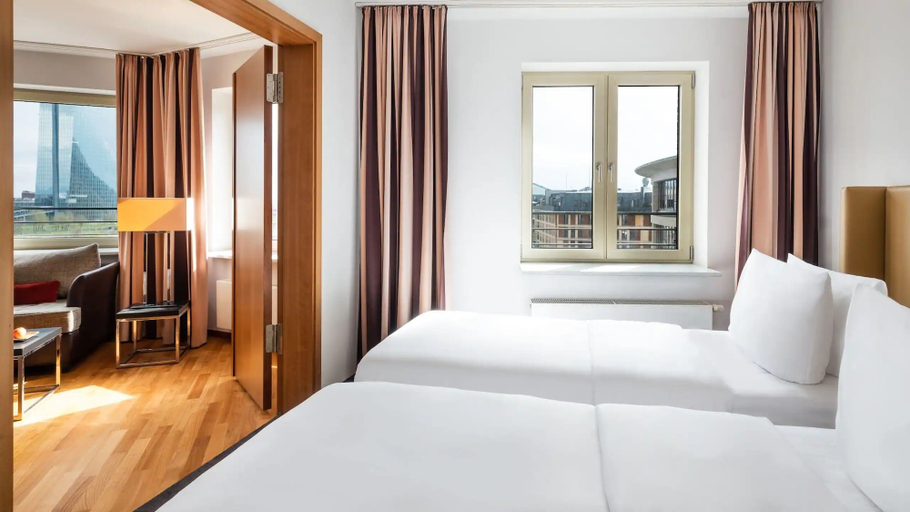 Room 5, Main Plaza Suite Tower, WorldHotels Elite, Frankfurt am Main
