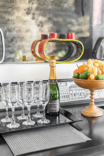 Food & Drinks 5, Rarity Suites, Rome