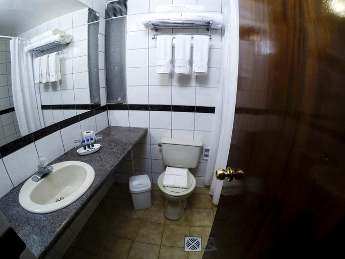 Bathroom 4, Panamerican Hotel, Pedro Domingo Murillo