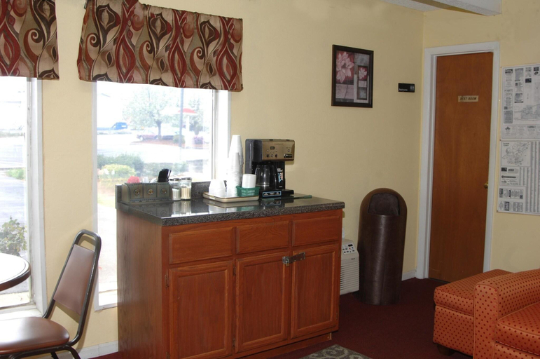 Others 4, Red Carpet Inn Anniston Oxford, Calhoun