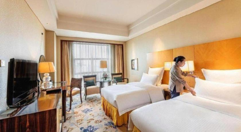 Bedroom 3, Kunshan Newport Hotel, Suzhou