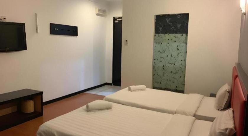 Bedroom 3, Golden Hotel, Kota Kinabalu