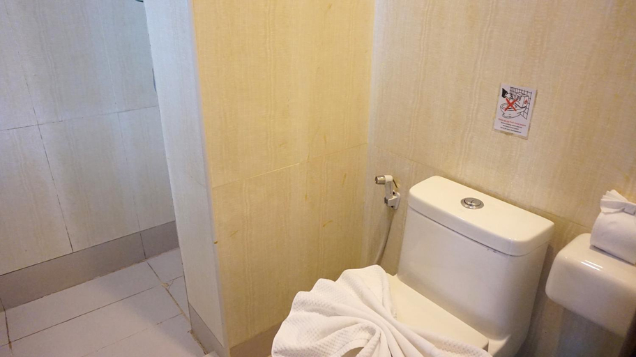 Bathroom 5, Andatel Grande Patong Phuket, Phuket Island