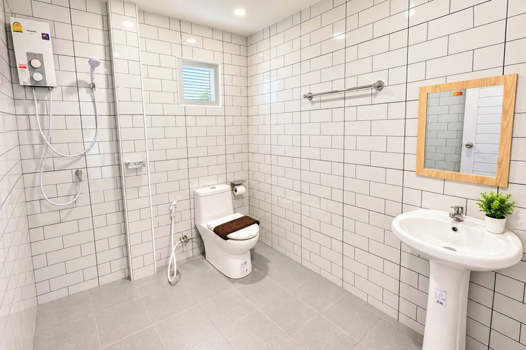 Bathroom 4, The Lodge Jomtien 9, Pattaya