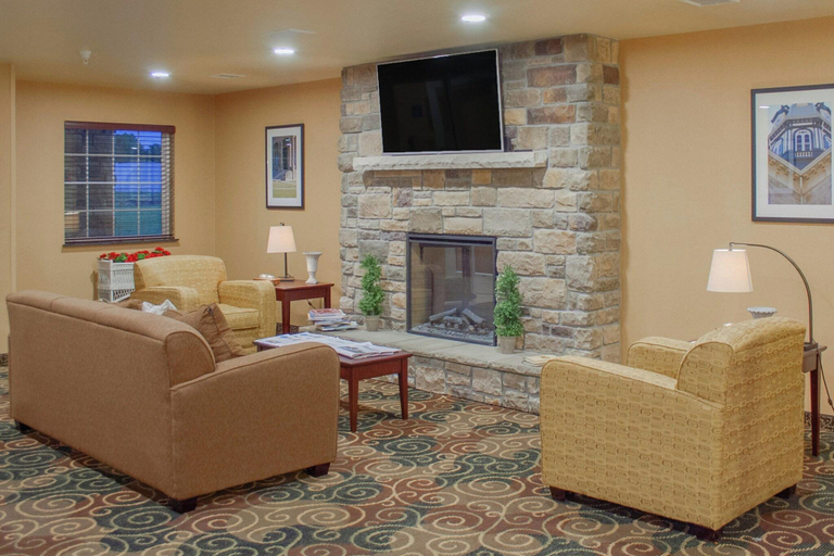 Public Area 2, Cobblestone Inn & Suites - Winterset, IA, Madison