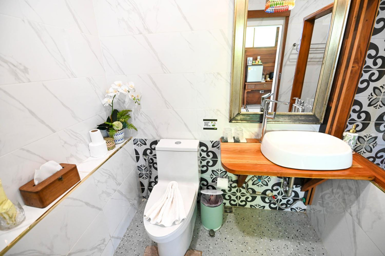 Bathroom 3, DooNa Resort, Mae Taeng