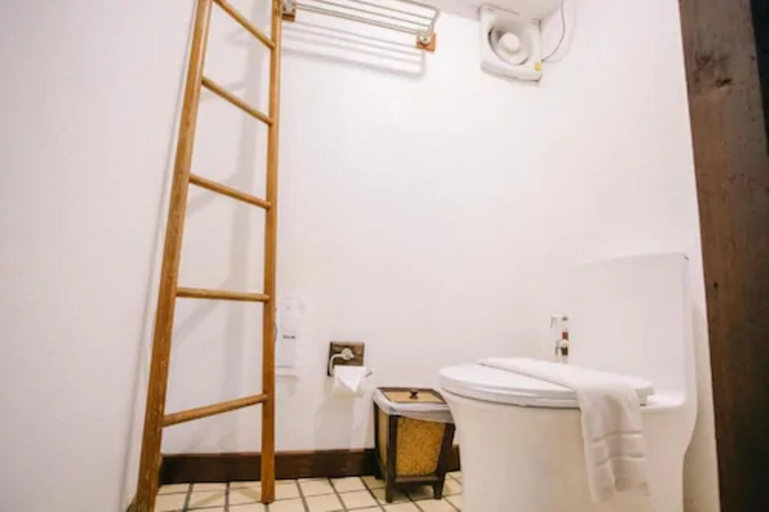 Bathroom 5, Ban Chang Tong, Muang Chiang Mai