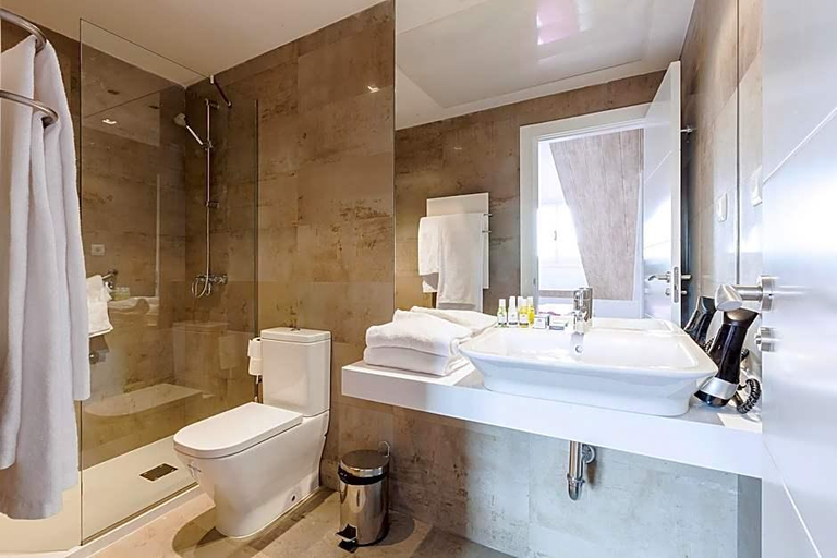 Bathroom 4, Palacio Pl Conde De Miranda, Madrid
