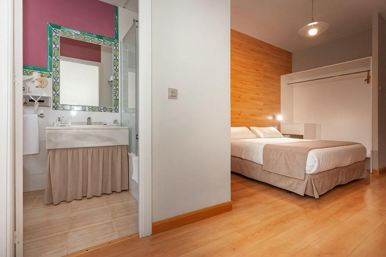 Bedroom 3, AACR Hotel Monteolivos, Sevilla