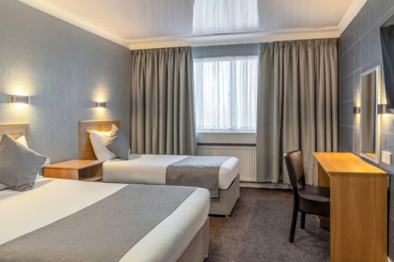 Bedroom 4, Airport Hotel Manchester, Manchester