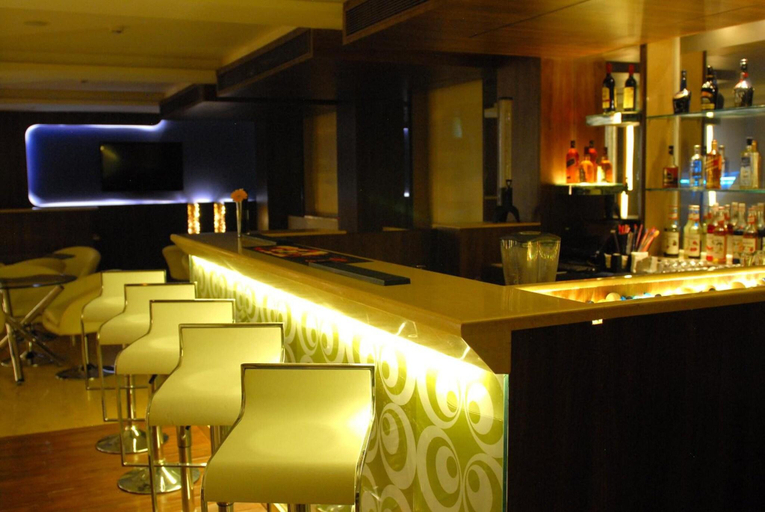 Food & Drinks 5, The Roa, Mumbai Suburban