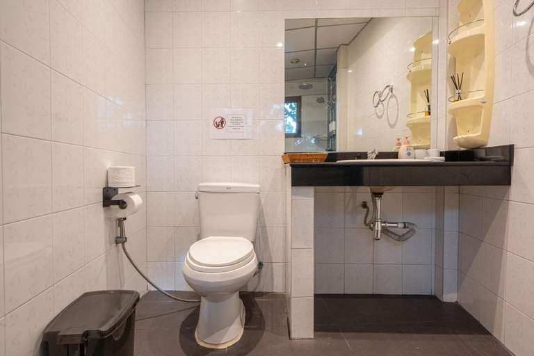 Bathroom 3, Two Chefs Inn Guesthouse, Phuket Island
