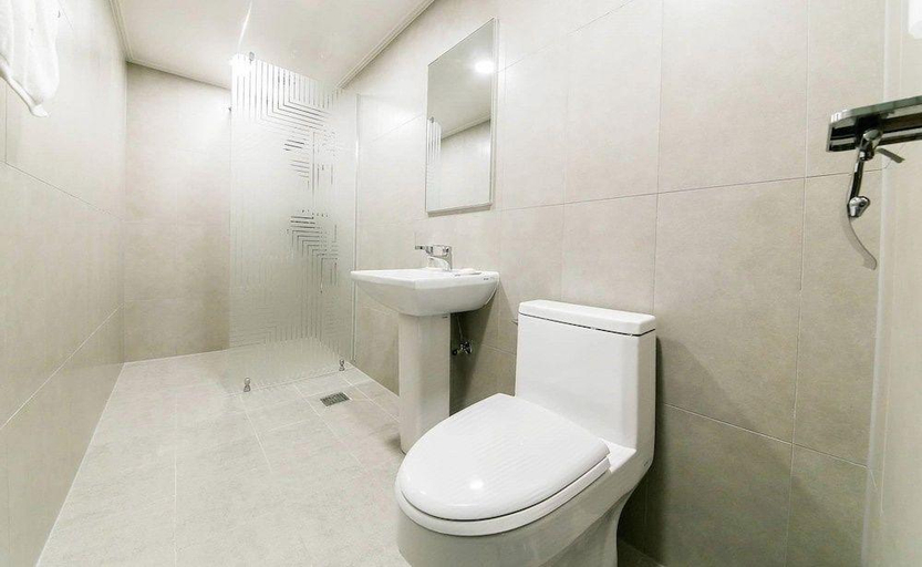 Bathroom 3, Gangneung Olympia Hotel, Gangneung