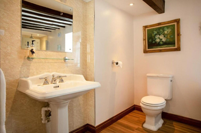 Bathroom 3, The Rose And Crown Hotel, Cambridgeshire