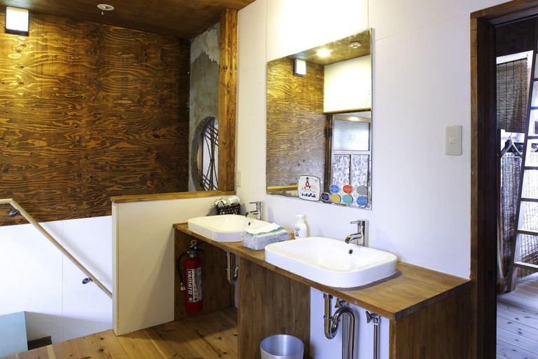 Bathroom 5, Torii-Kuguru Hostel, Okayama
