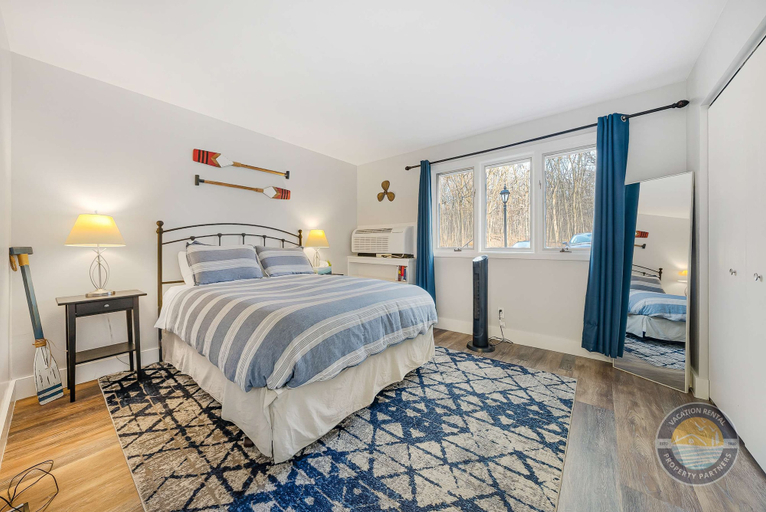 Interior 4, Lake Geneva Condo With Pool, Fireplace & Parking, Walworth