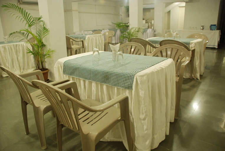 Food & Drinks 5, Hotel Executive Residency, Pune