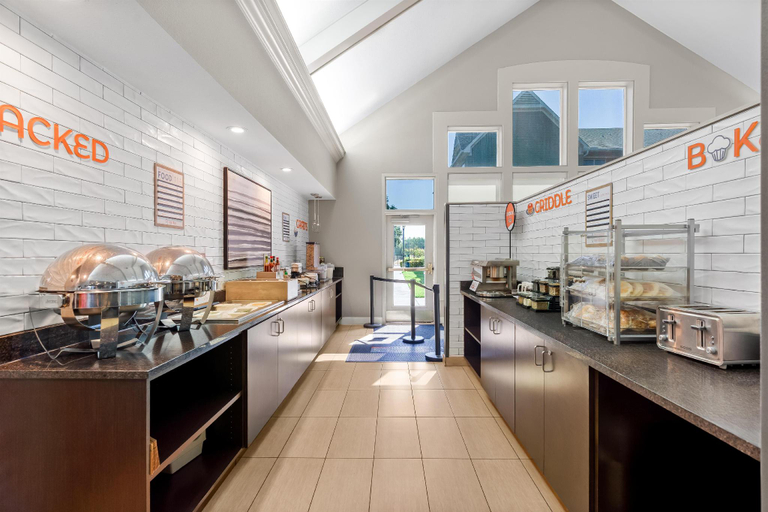 Food & Drinks 5, Sonesta ES Suites Fresno, Fresno