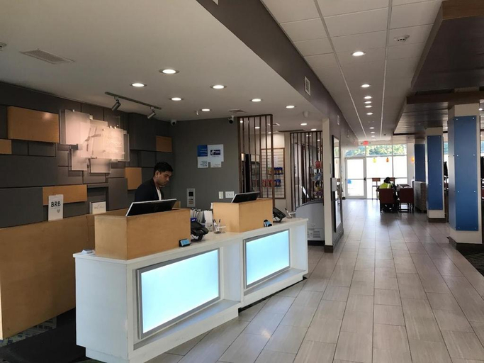 Public Area, Holiday Inn Express & Suites BENSENVILLE - O'HARE by IHG, Dupage