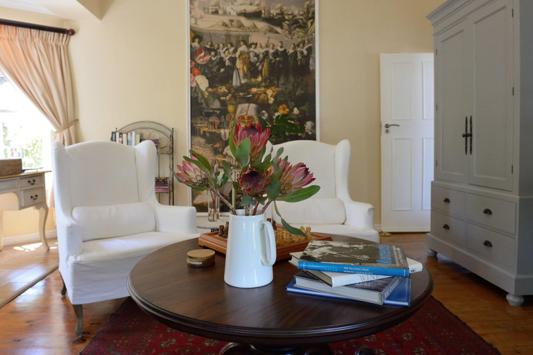 Public Area, Le Petit Paris, Cape Winelands