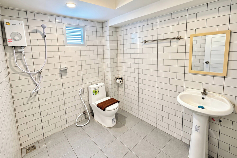 Bathroom 4, The Lodge Jomtien 9, Pattaya