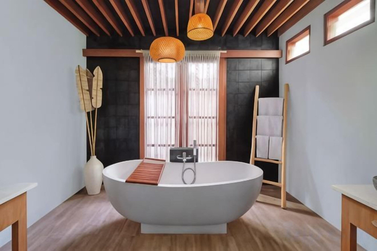 Bathroom 4, Joglo Ageng Guci Tegal, Tegal