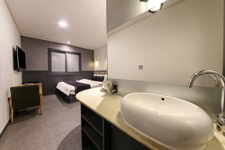 Bathroom, Changwon Jinhae Som, Jinhae