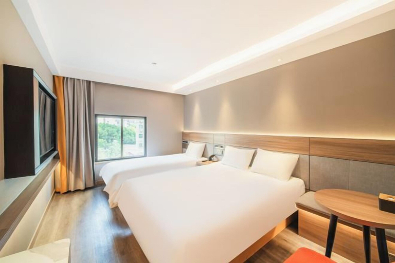 Bedroom, YanxI Hotel, Shanghai