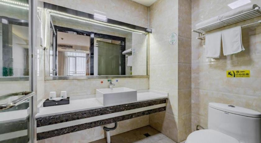 Bathroom 3, GreenTree Inn Anqing Yingbin Dong Road High-Speed Railway Station, Anqing