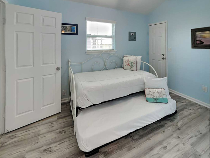 Bedroom, Our Shore Thing by Ryson Vacation Rentals, Galveston
