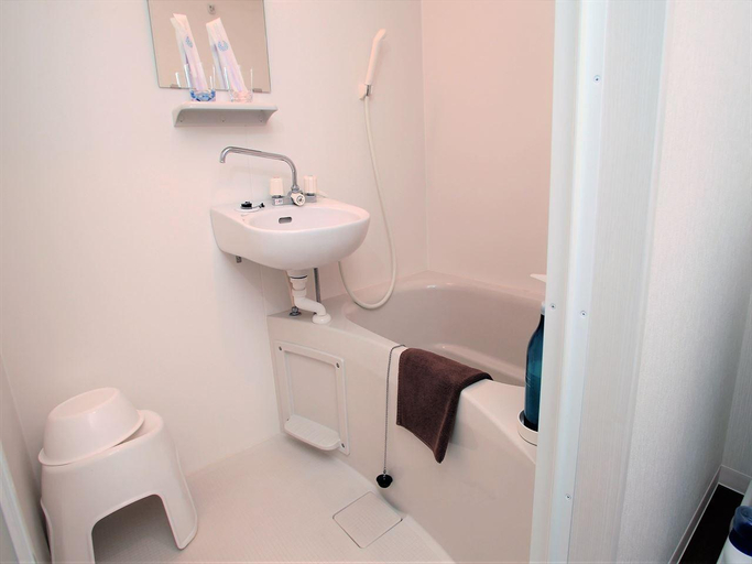 Bathroom 3, Numero Uno Tokyo, Ōta