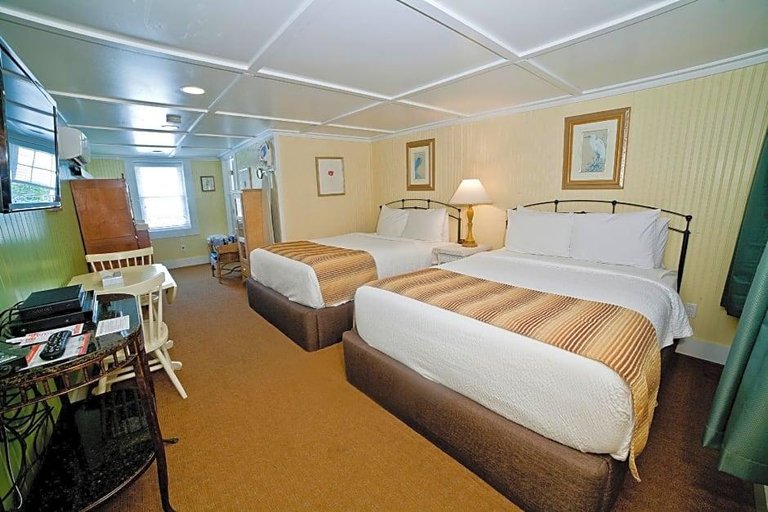Room 2, The Georgianne Inn Suites, Chatham