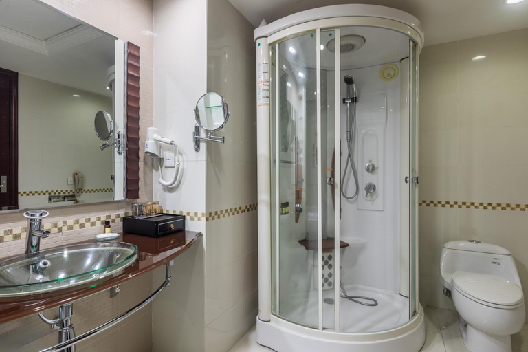 Bathroom 5, The Phoenix City Hotel Guangzhou, Guangzhou