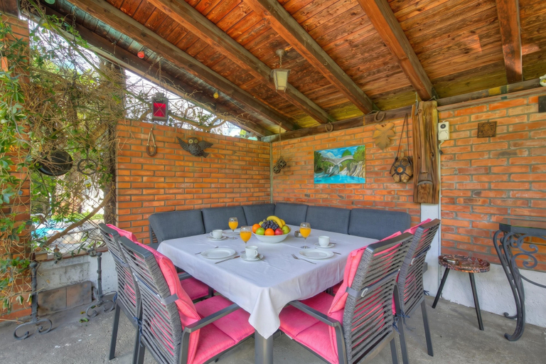 Outdoor dining 5, Alfa Garden Villa With Private Pool, Lugano
