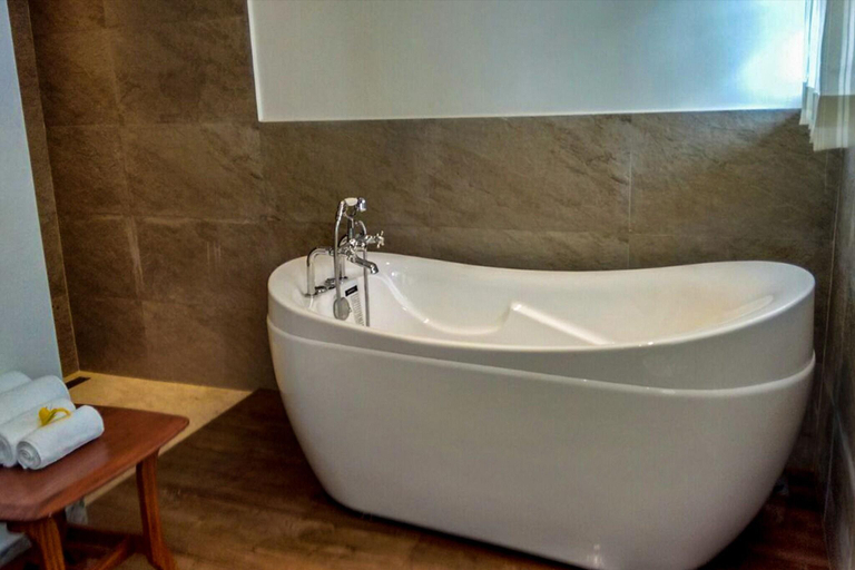 Bathroom 4, Blackberry Hills Munnar-Nature Resort & Spa, Idukki