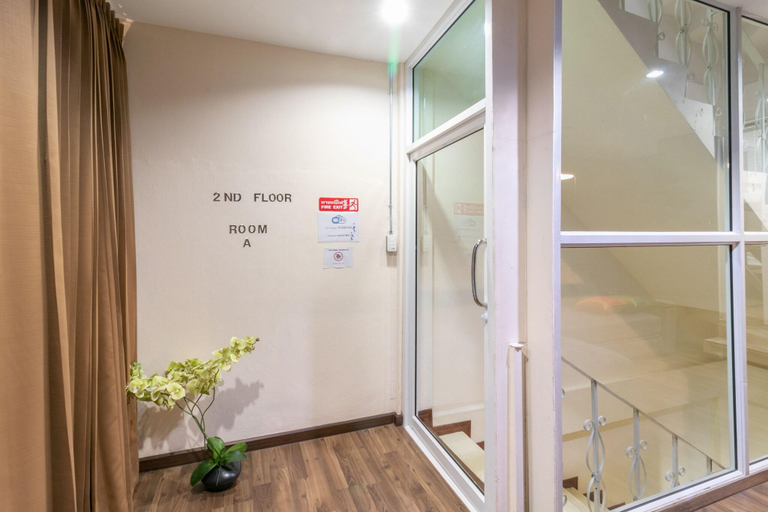 Public Area 2, Phob Phan Hostel, Huai Kwang