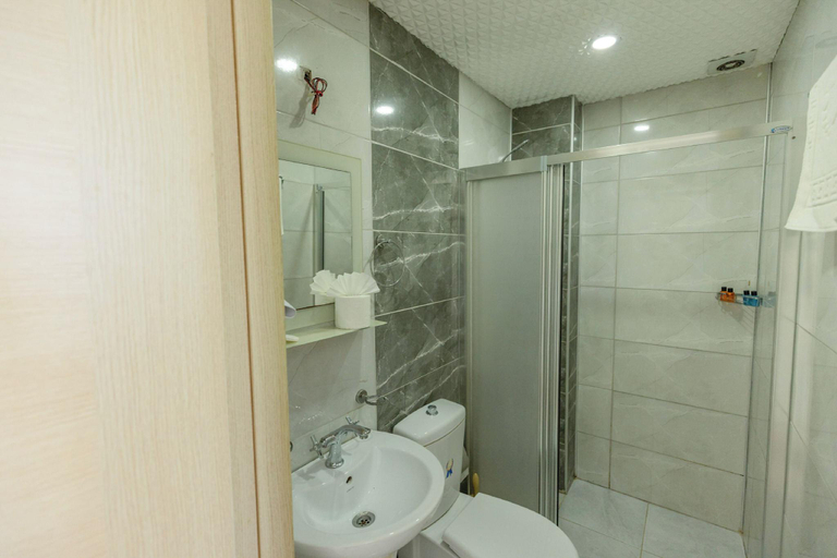 Bathroom 4, De Maree, Fatih