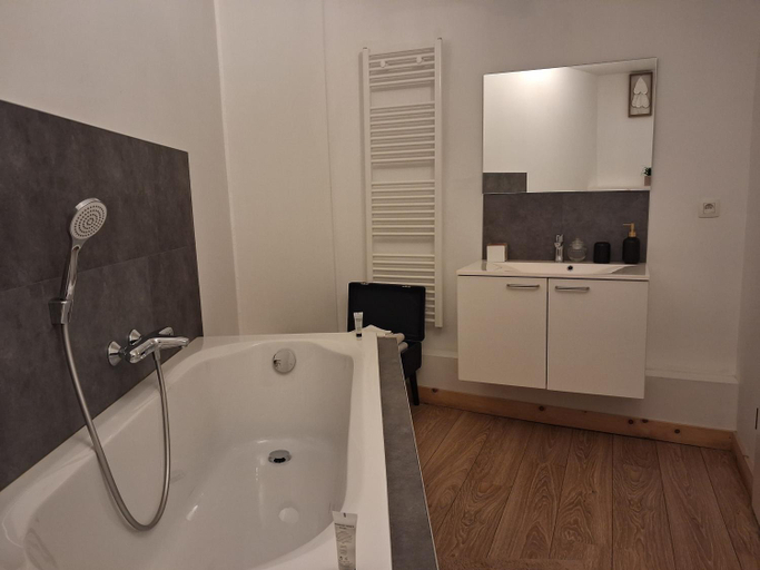 Bathroom 3, Luxury Spa Hotel - Francofolies, Liège