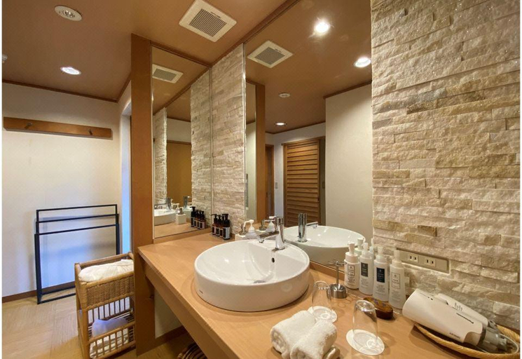 Bathroom, Yugawara Onsen Ashikari Ryokan, Yugawara