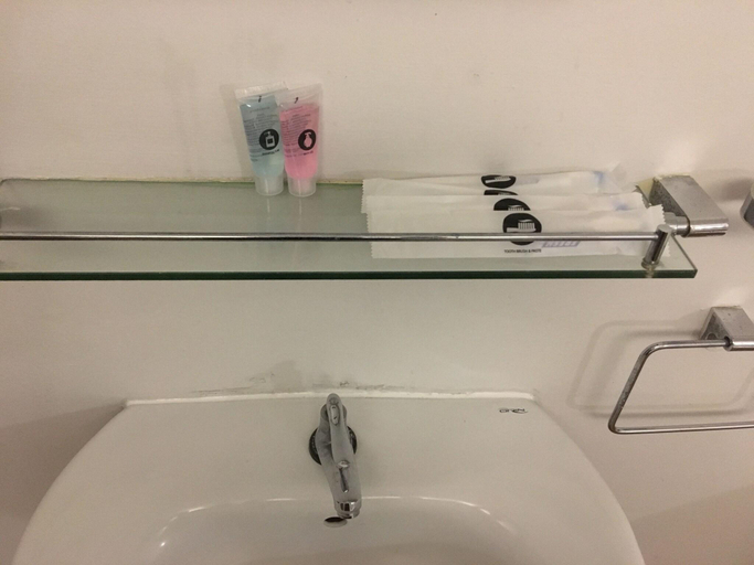 Bathroom 5, Travelogue Guest House, Kuala Lumpur