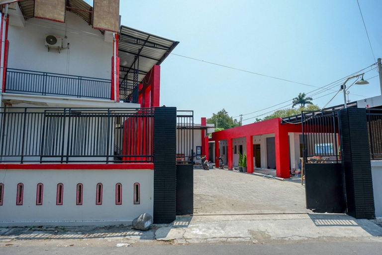 General view 3, Formerly RedDoorz Syariah near Alun Alun Tegal, Tegal