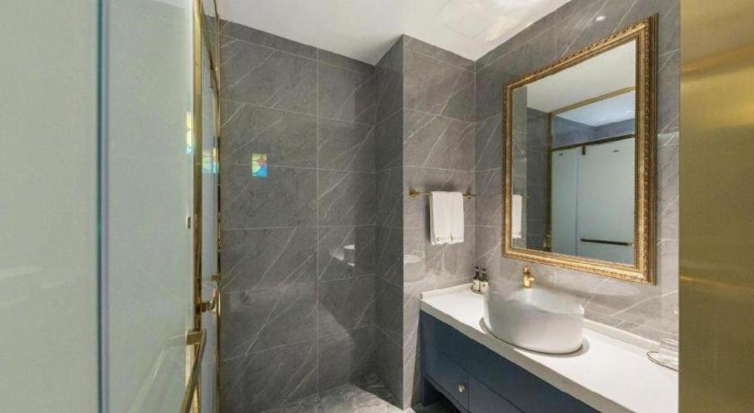 Bathroom 5, Yitingzhenshe Hotel Beijing Qianmen, Beijing