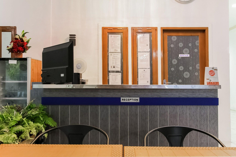 Public Area 3, OYO 90012 Guest House Cahaya 7296, Makassar