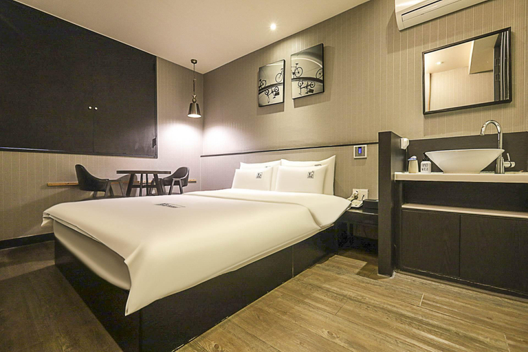 Bedroom 4, Changwon Masan No. 25, Haman