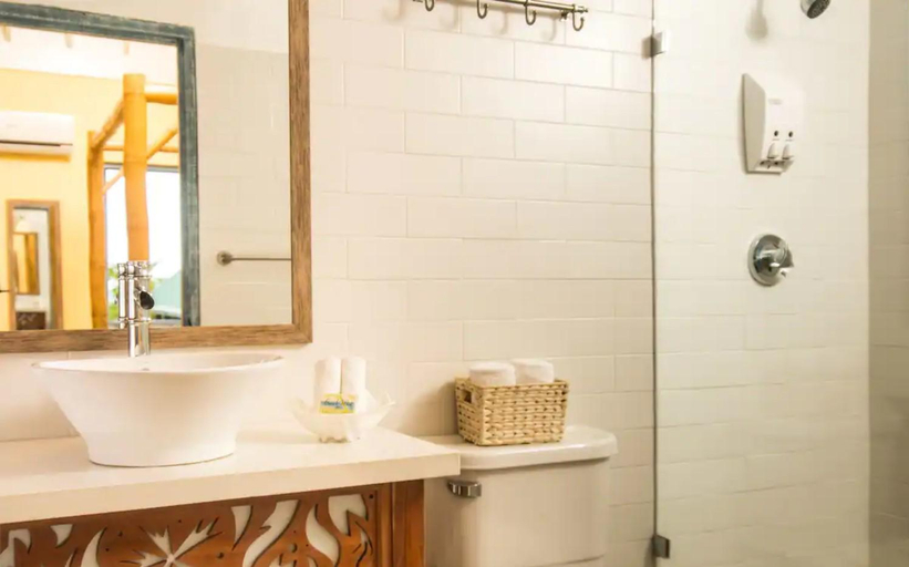 Bathroom, COUNTRY COUNTRY BEACH COTTAGES