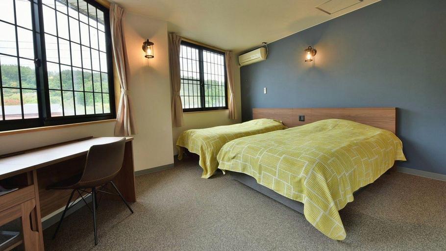 Bedroom 5, Petit Hotel Iris, Otari