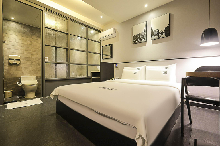 Bedroom 3, Changwon Masan No. 25, Haman