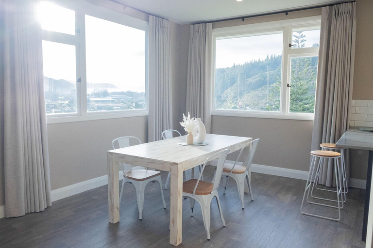 Others 4, Silverstream Retreat, Hutt city