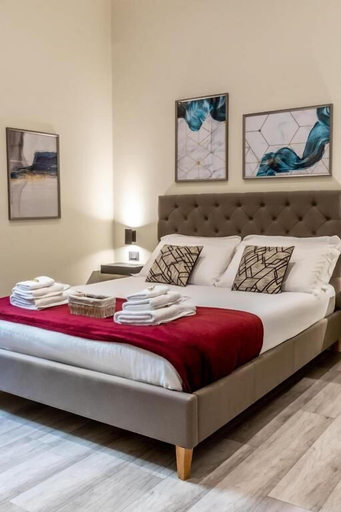 Room 5, Suites 44, Rome