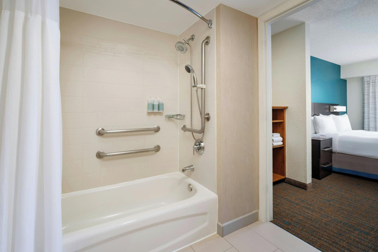 Bathroom 3, Residence Inn By Marriott O Apos Hare, Cook